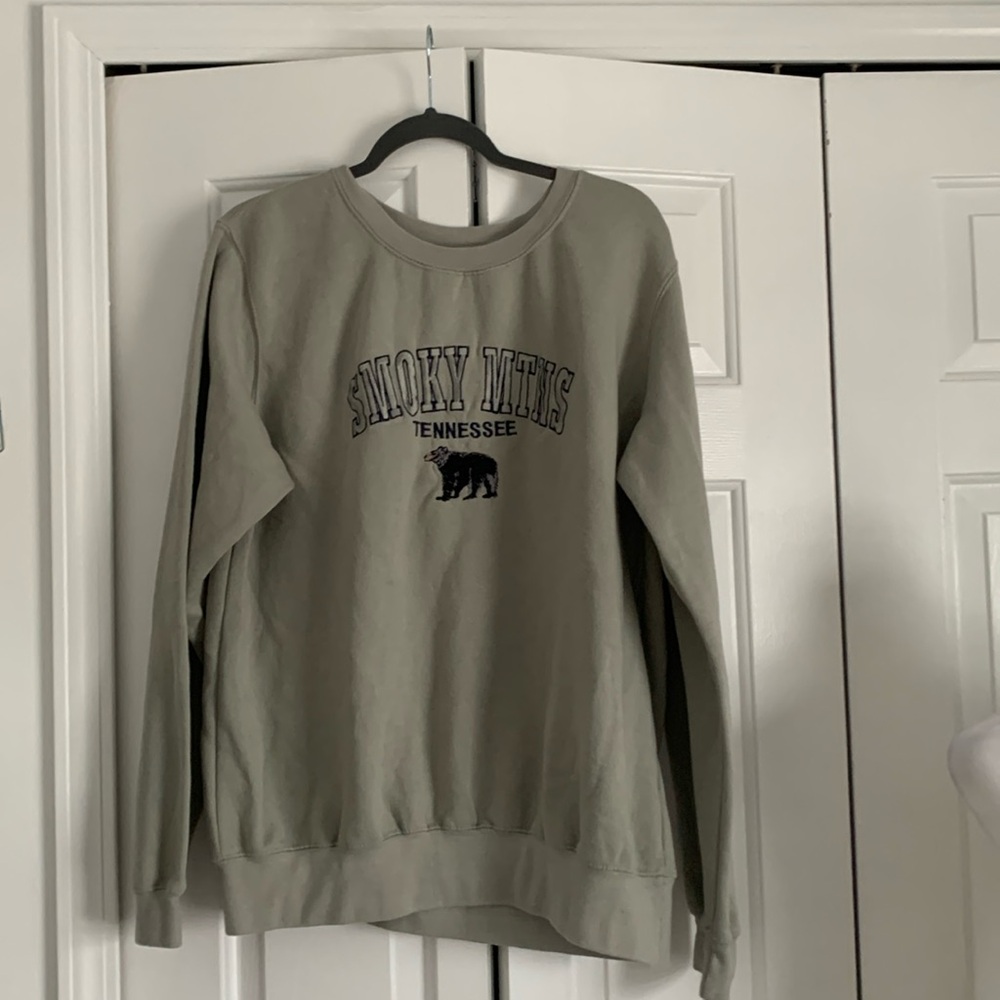 Smoky Mountainsins sweatshirt, size Large.